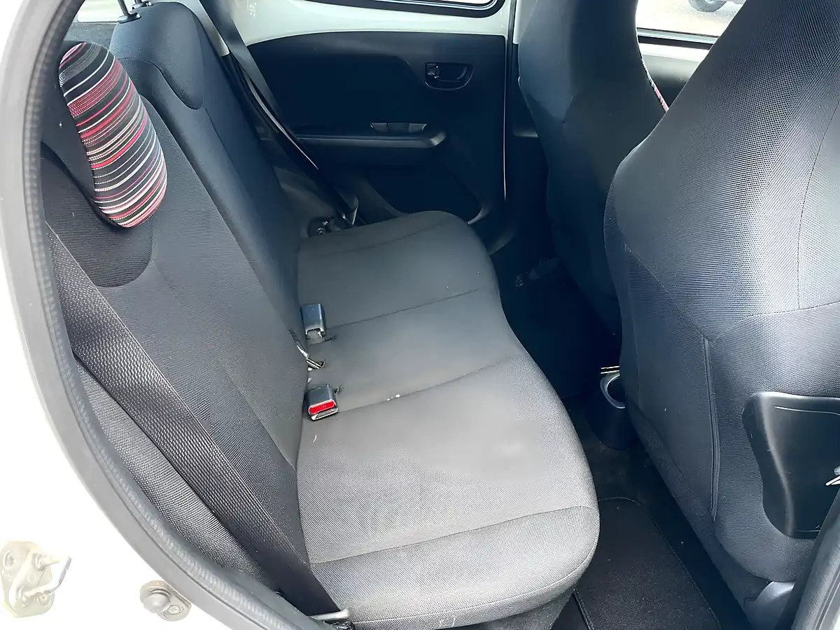 Used 2015 Citroen C1 Feel White - Interior and Exterior details 12