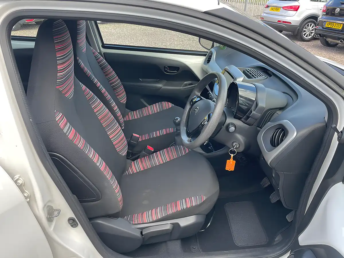Used 2015 Citroen C1 Feel White - Interior and Exterior details 13