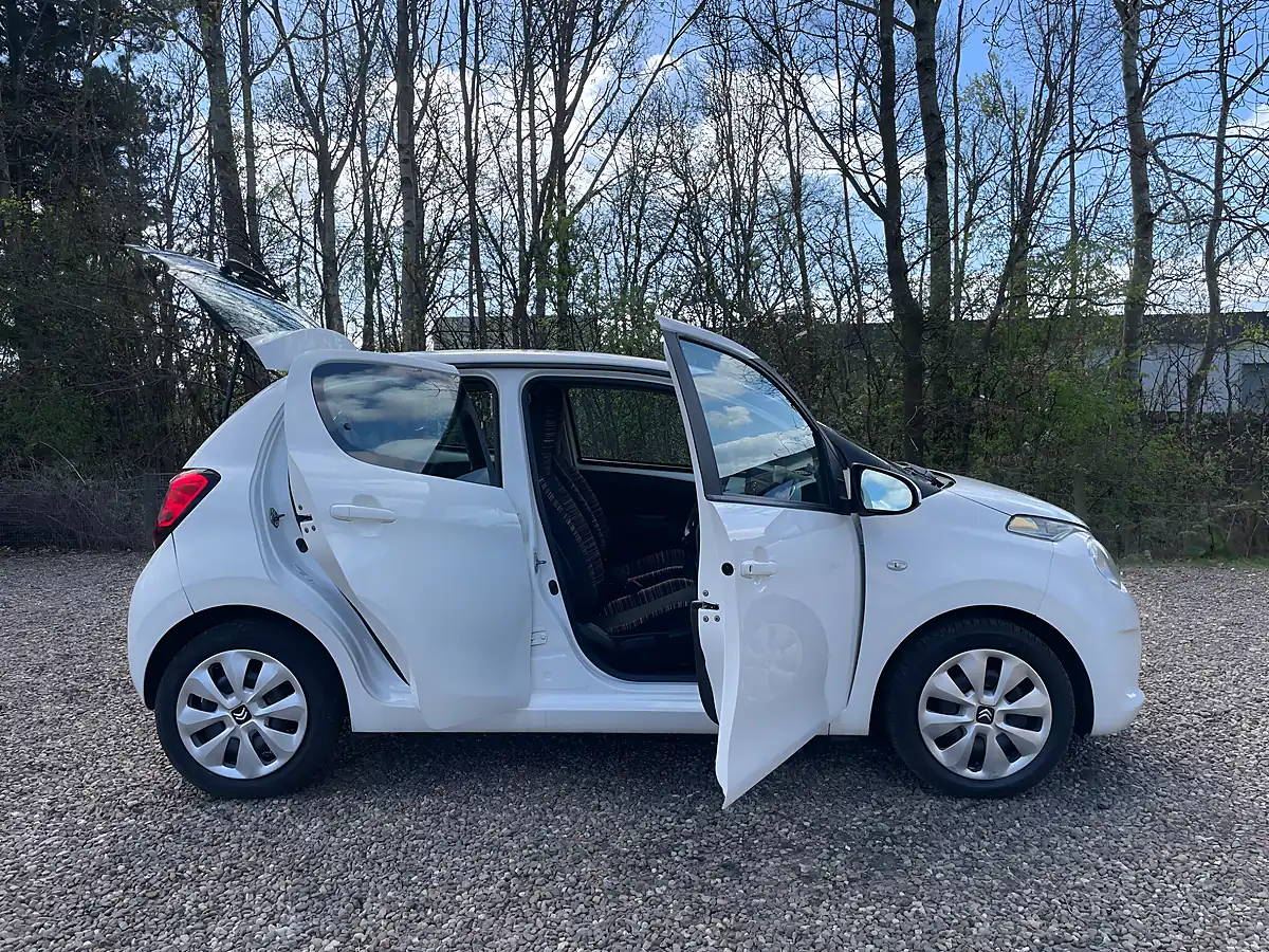 Used 2015 Citroen C1 Feel White - Interior and Exterior details 7