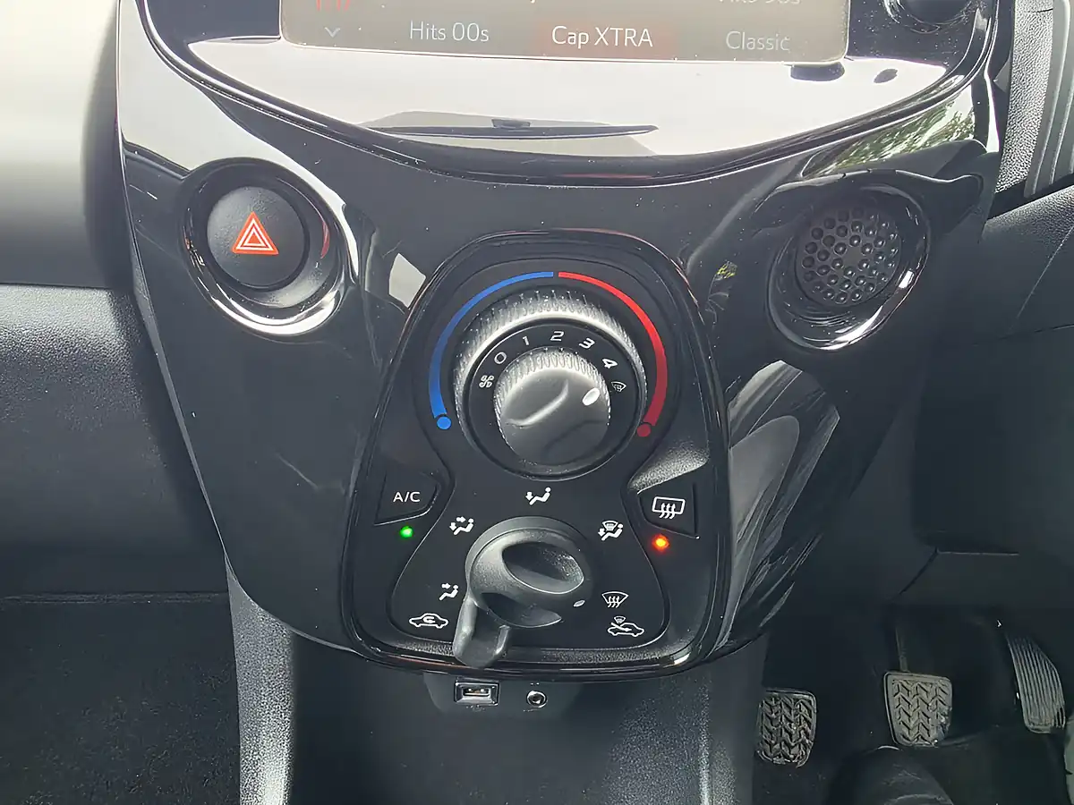 Used 2015 Citroen C1 Flair Grey - Interior and Exterior details 16