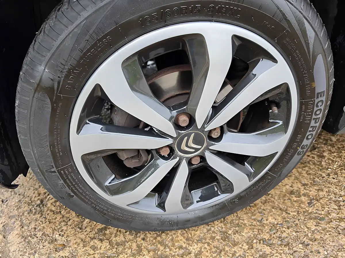 Used 2015 Citroen C1 Flair Grey - Interior and Exterior details 9