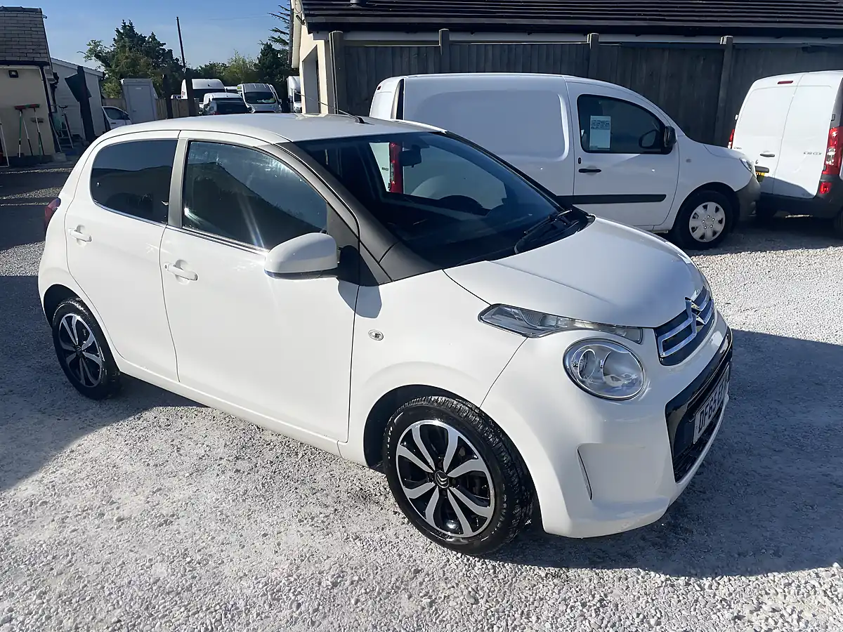 Used 2015 Citroen C1 Flair White - Front View
