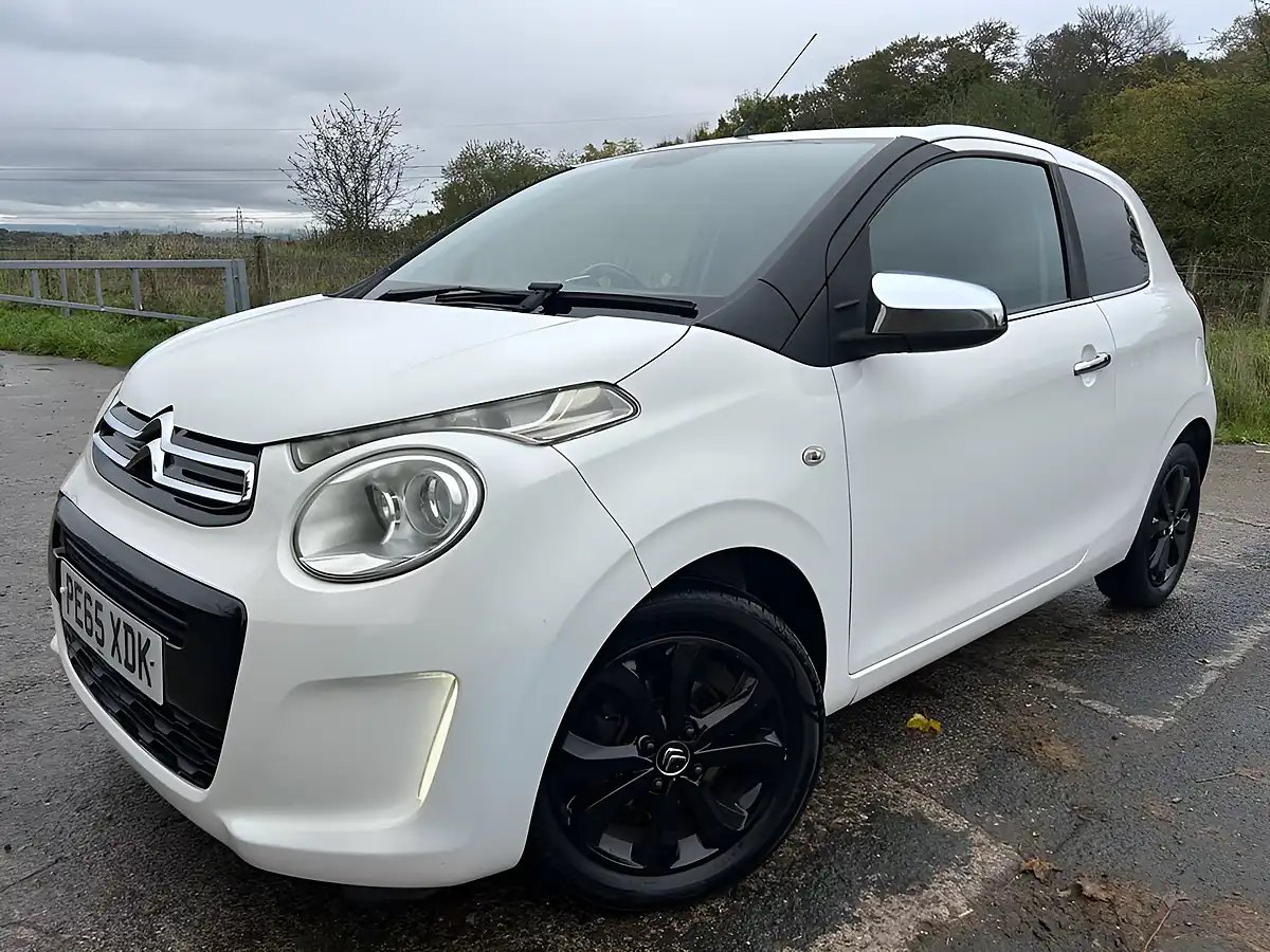 Used 2015 Citroen C1 Flair White - Interior and Exterior details 4