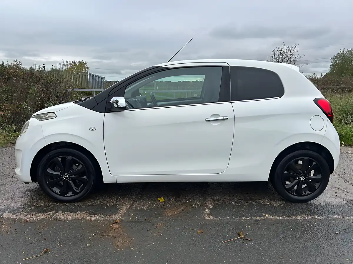 Used 2015 Citroen C1 Flair White - Interior and Exterior details 5