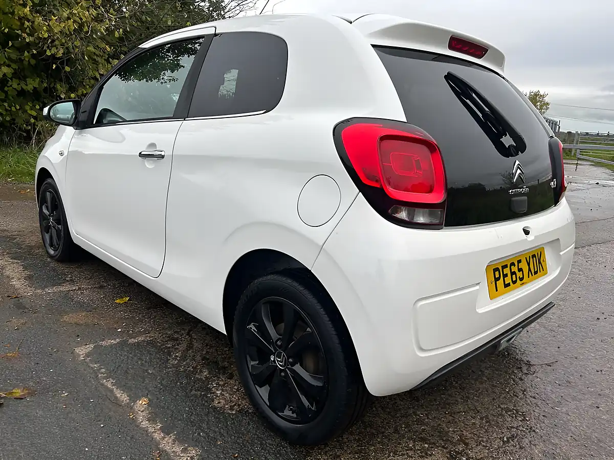Used 2015 Citroen C1 Flair White - Interior and Exterior details 6
