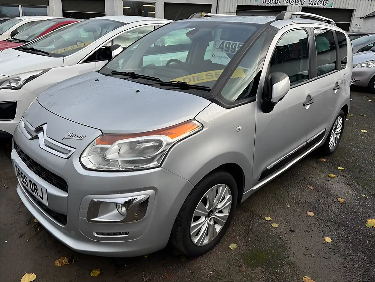Used 2015 Citroen C3 Picasso Exclusive Silver - Front View