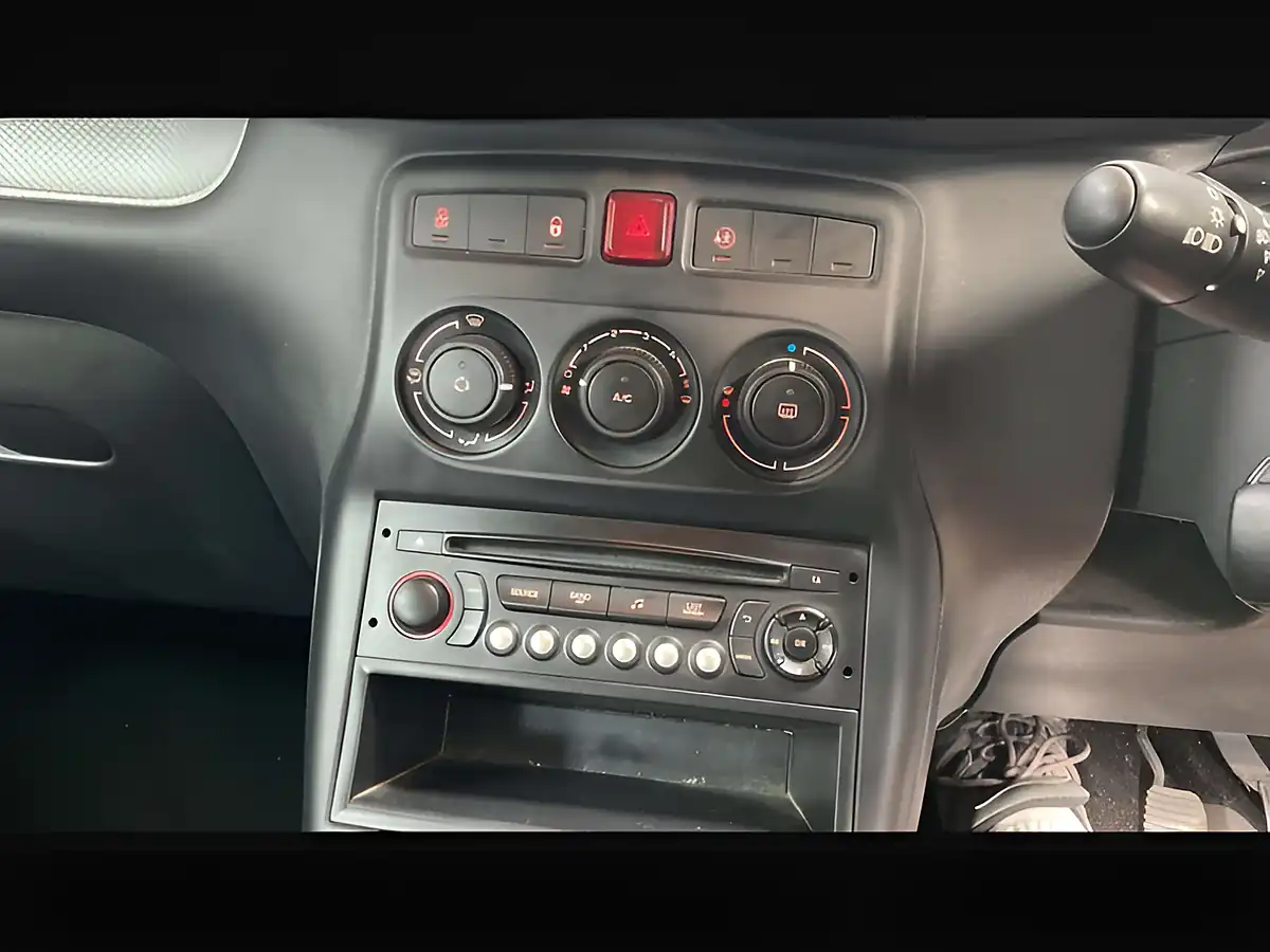 Used 2015 Citroen C3 Picasso Selection Silver - Interior and Exterior details 18