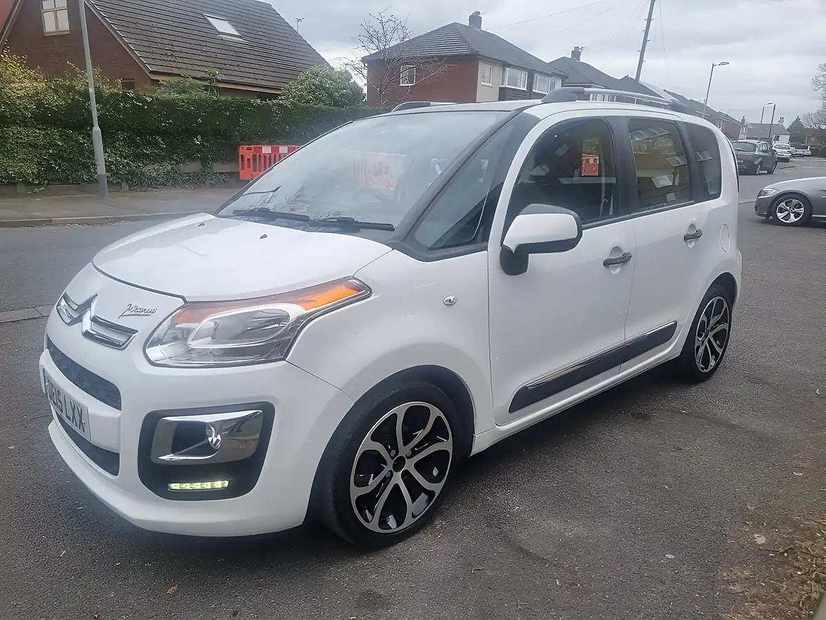Used 2015 Citroen C3 Picasso Selection White - Front View