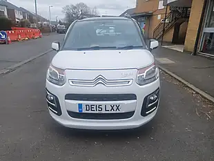 Used 2015 Citroen C3 Picasso Selection White - Interior and Exterior details 3