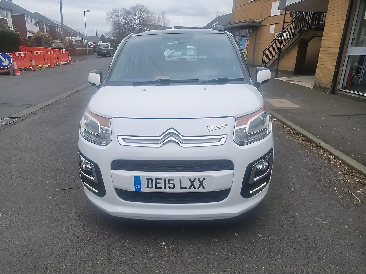 Used 2015 Citroen C3 Picasso Selection White - Interior and Exterior details 3