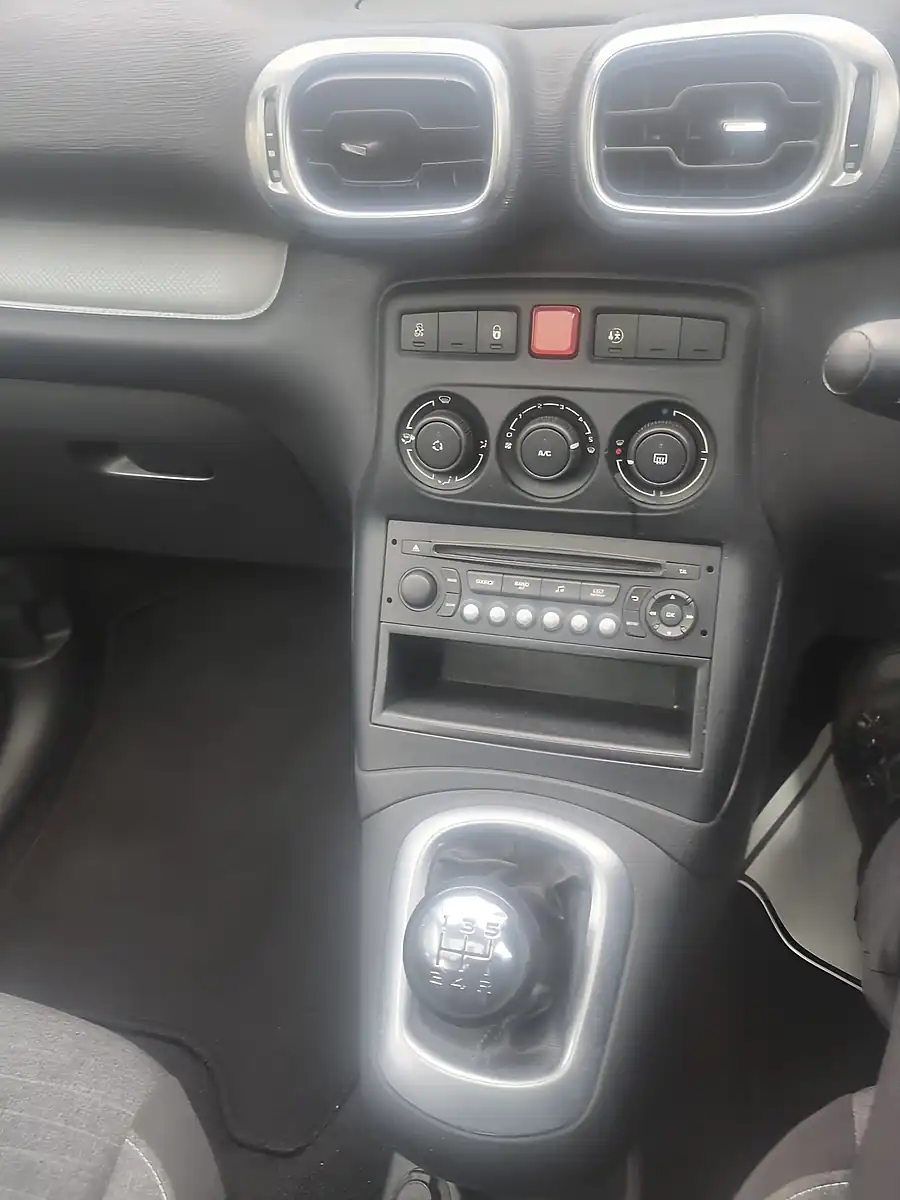 Used 2015 Citroen C3 Picasso Selection White - Interior and Exterior details 8