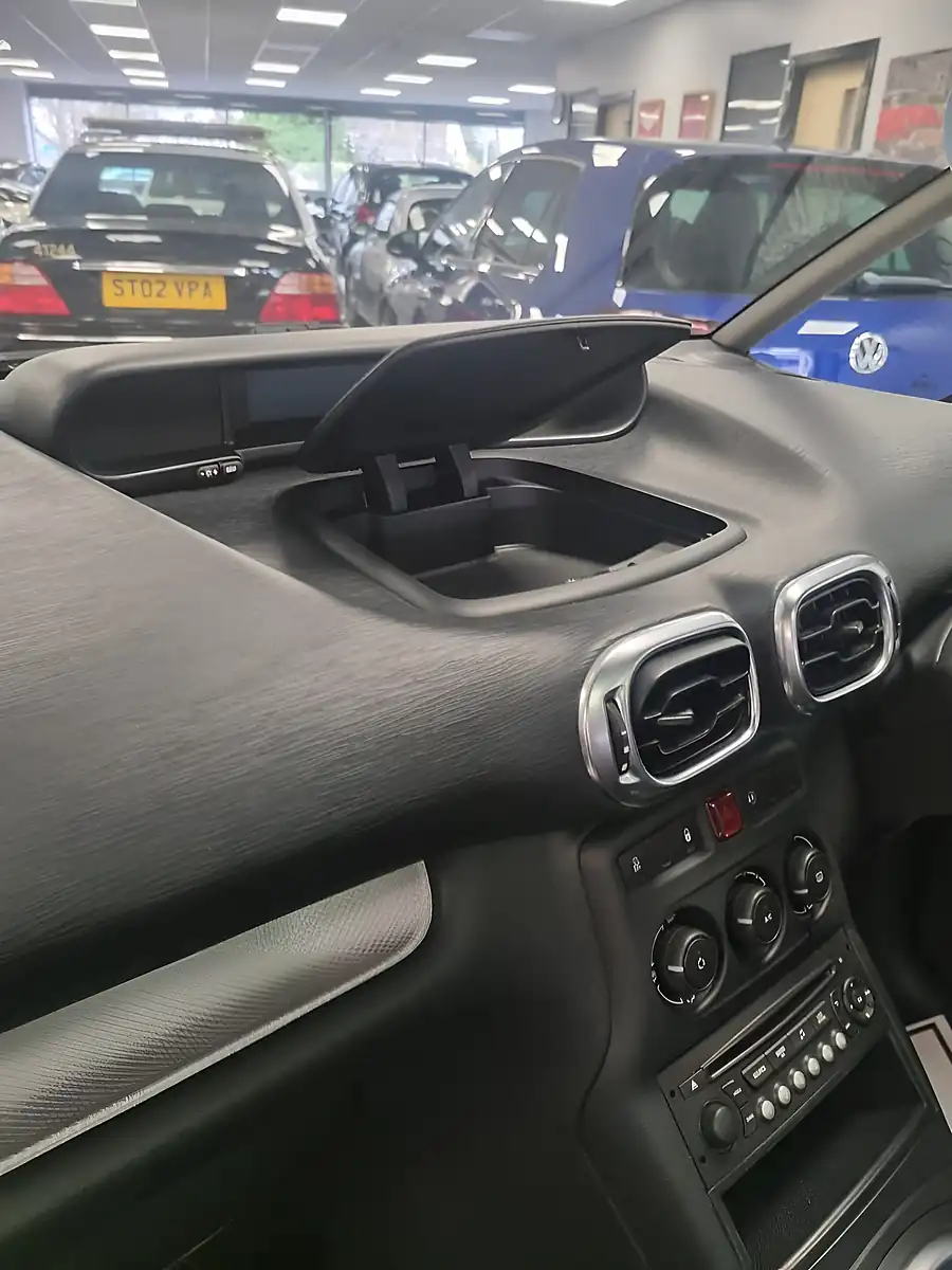 Used 2015 Citroen C3 Picasso Selection White - Interior and Exterior details 9