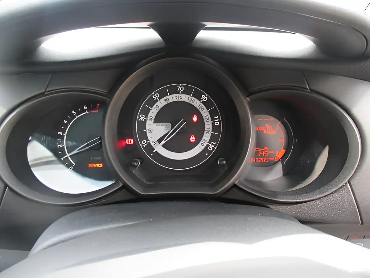 Used 2015 Citroen C3 Selection Grey - Interior and Exterior details 10