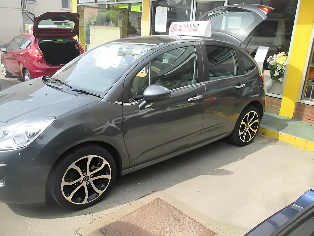 Used 2015 Citroen C3 Selection Grey - Interior and Exterior details 4