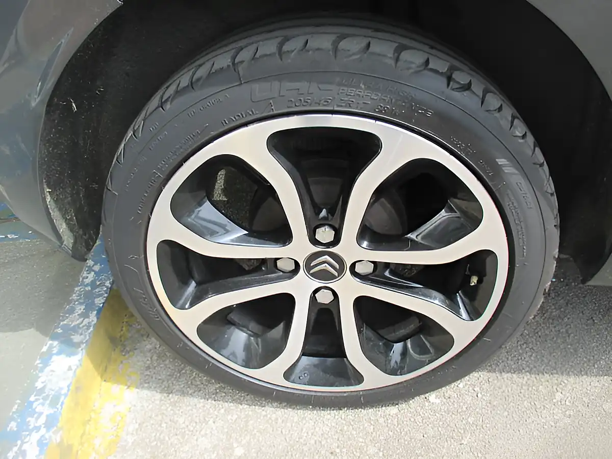 Used 2015 Citroen C3 Selection Grey - Interior and Exterior details 6
