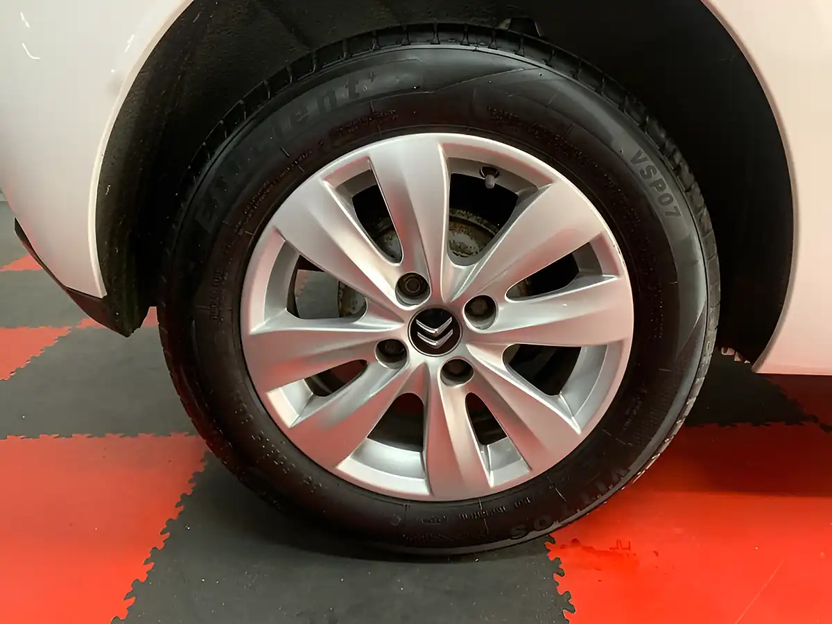 Used 2015 Citroen C3 Vtr+ White - Interior and Exterior details 11