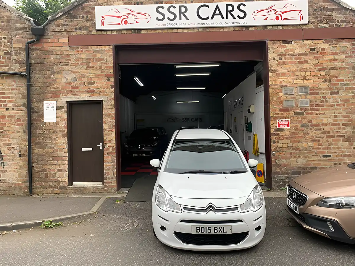 Used 2015 Citroen C3 Vtr+ White - Interior and Exterior details 17