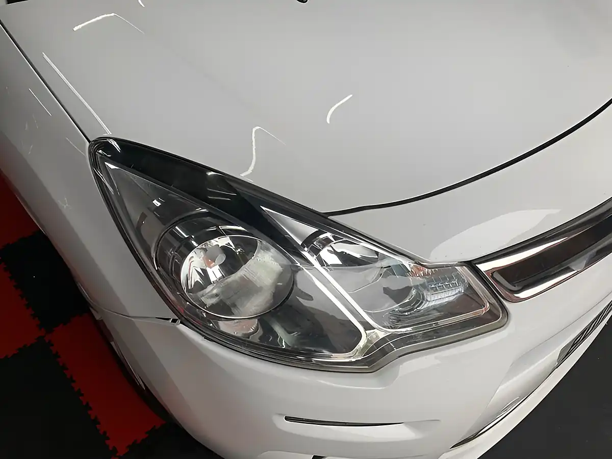 Used 2015 Citroen C3 Vtr+ White - Interior and Exterior details 6
