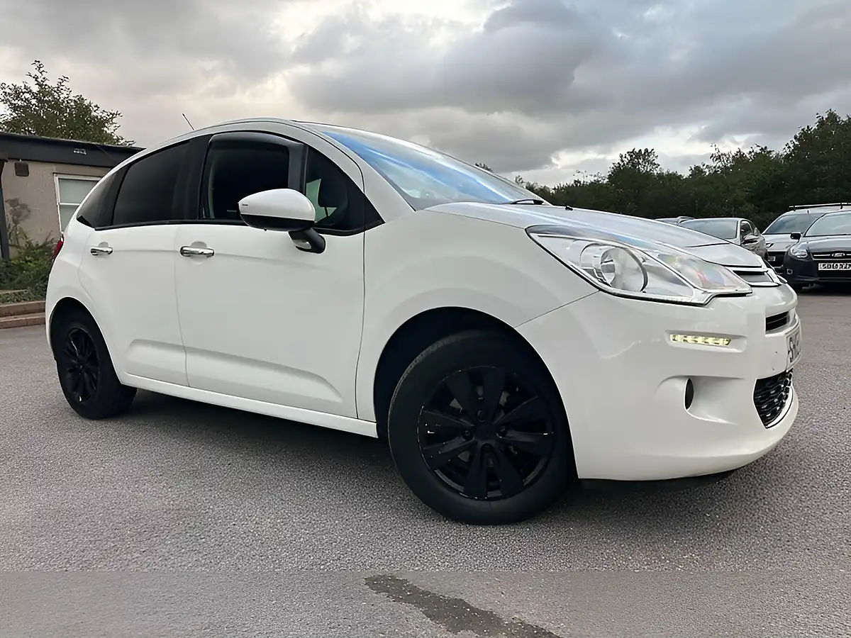 Used 2015 Citroen C3 Vtr+ White - Front View