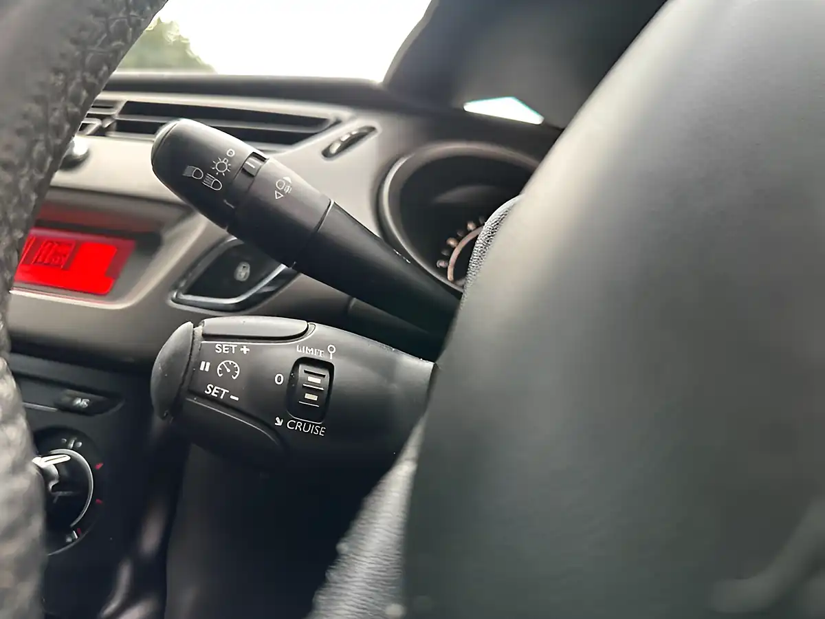 Used 2015 Citroen C3 Vtr+ White - Interior and Exterior details 13