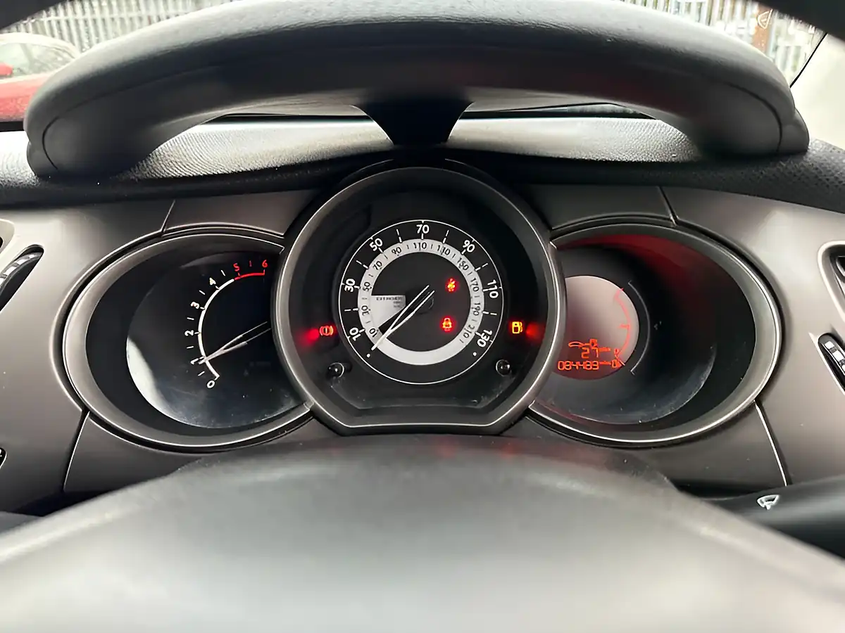 Used 2015 Citroen C3 Vtr+ White - Interior and Exterior details 15