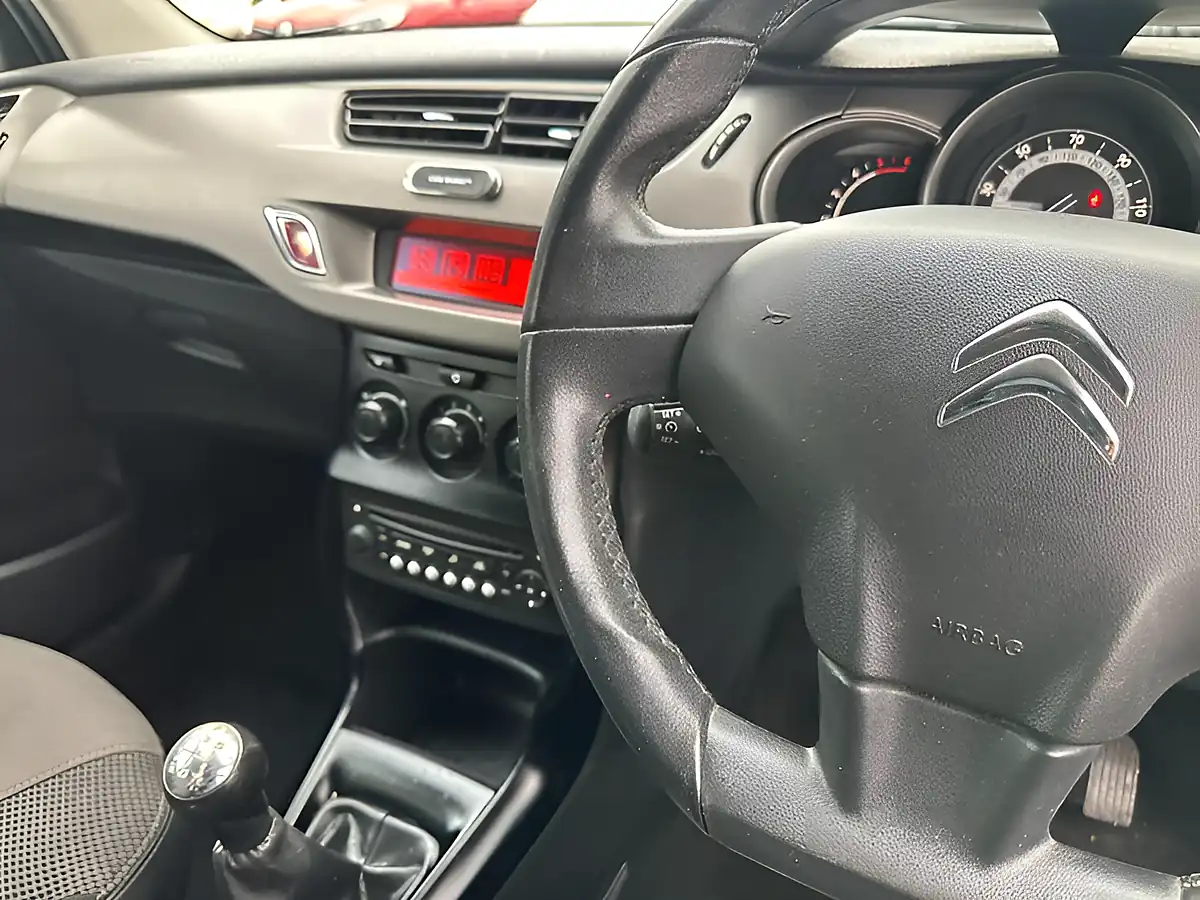 Used 2015 Citroen C3 Vtr+ White - Interior and Exterior details 16
