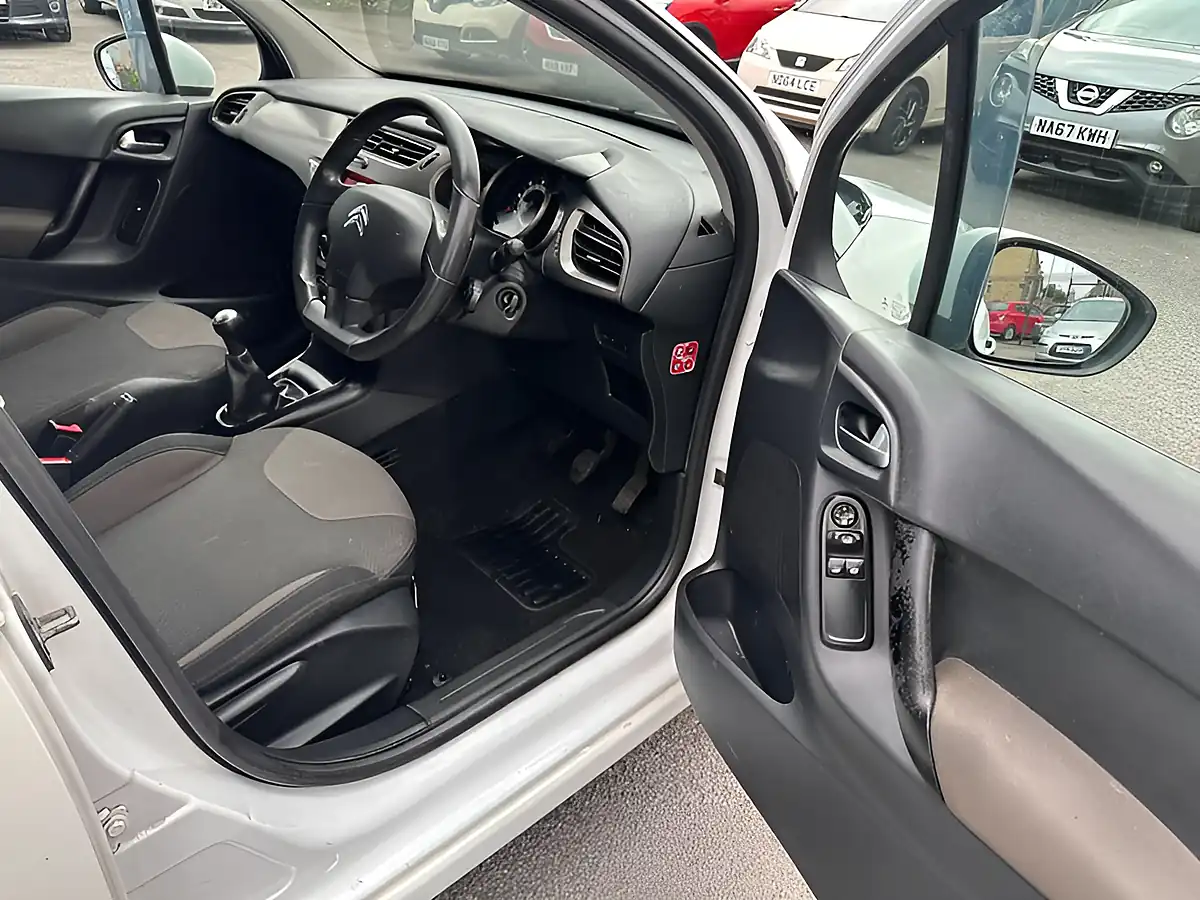 Used 2015 Citroen C3 Vtr+ White - Interior and Exterior details 9