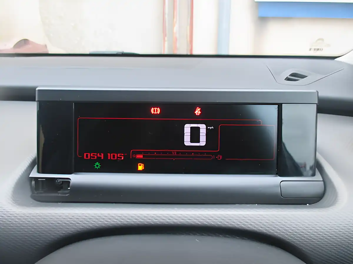 Used 2015 Citroen C4 Cactus Feel Blue White - Interior and Exterior details 8