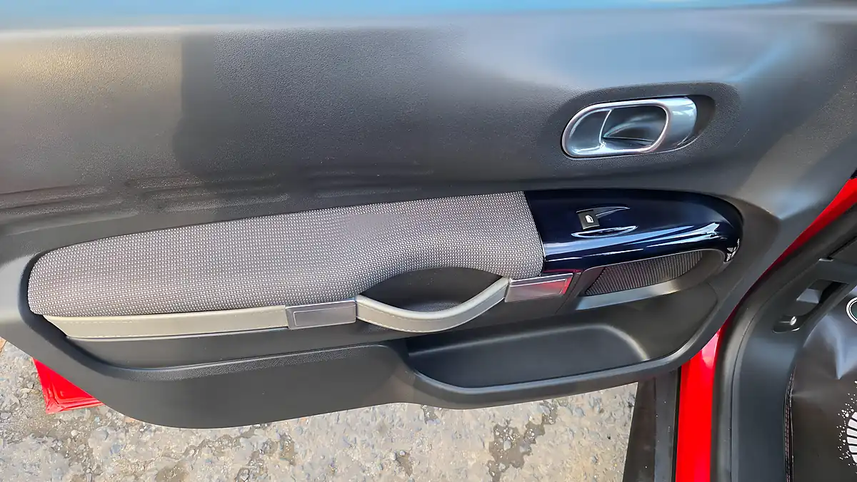 Used 2015 Citroen C4 Cactus Feel - Interior and Exterior details 17