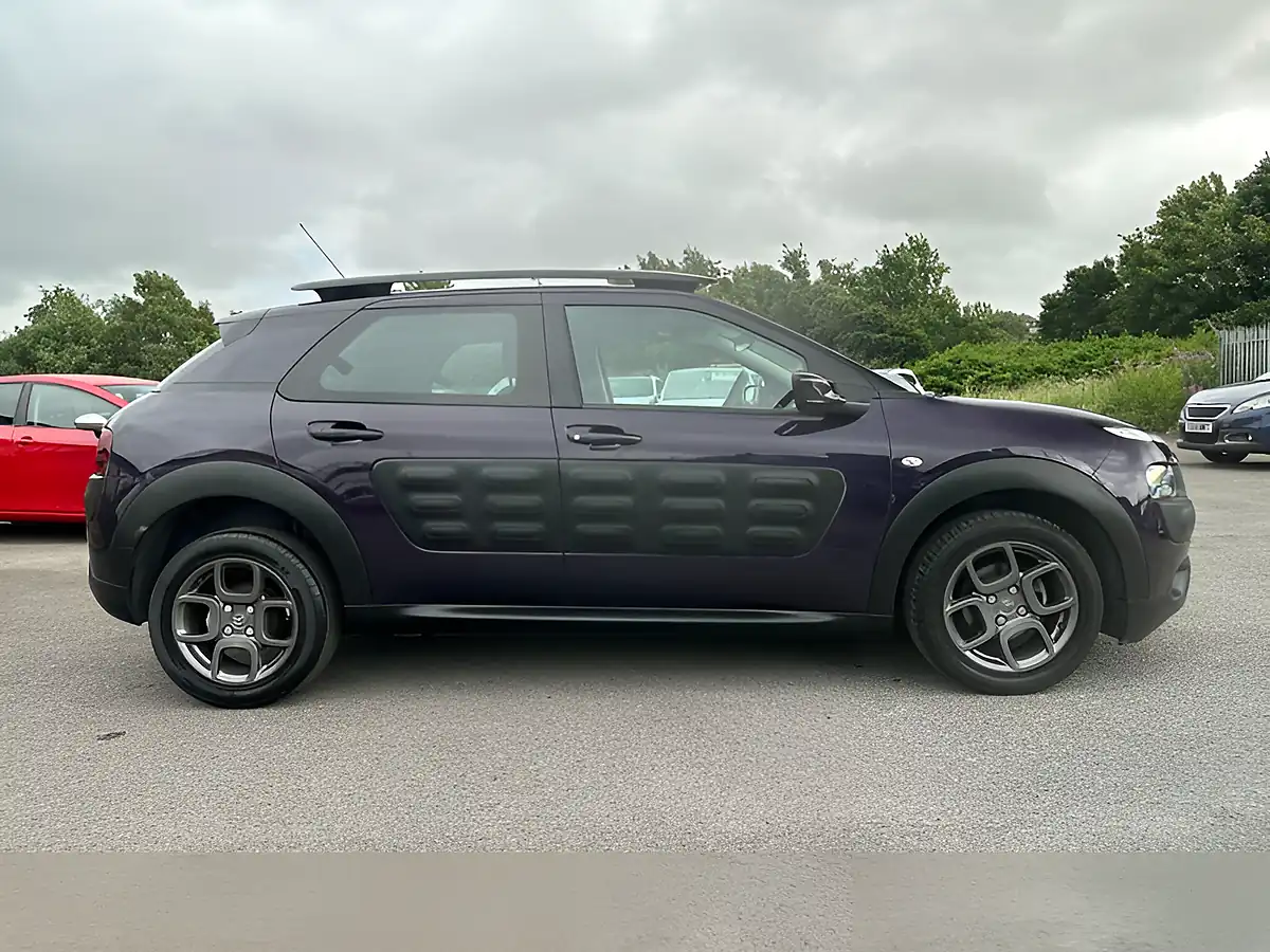 Used 2015 Citroen C4 Cactus Feel Purple - Interior and Exterior details 11