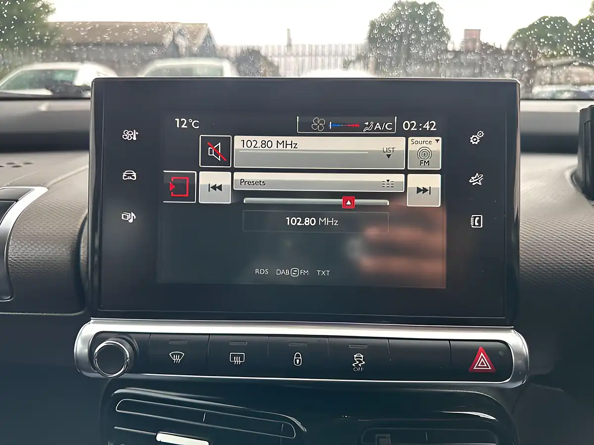 Used 2015 Citroen C4 Cactus Feel Purple - Interior and Exterior details 14