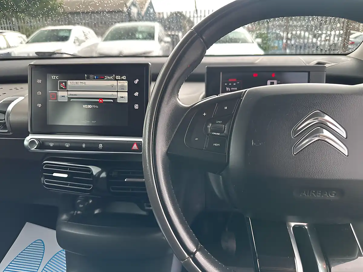 Used 2015 Citroen C4 Cactus Feel Purple - Interior and Exterior details 15