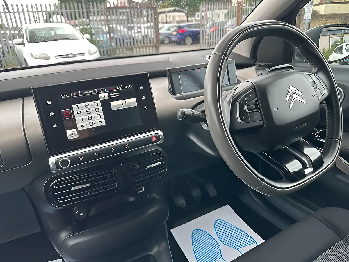 Used 2015 Citroen C4 Cactus Feel Purple - Interior and Exterior details 18