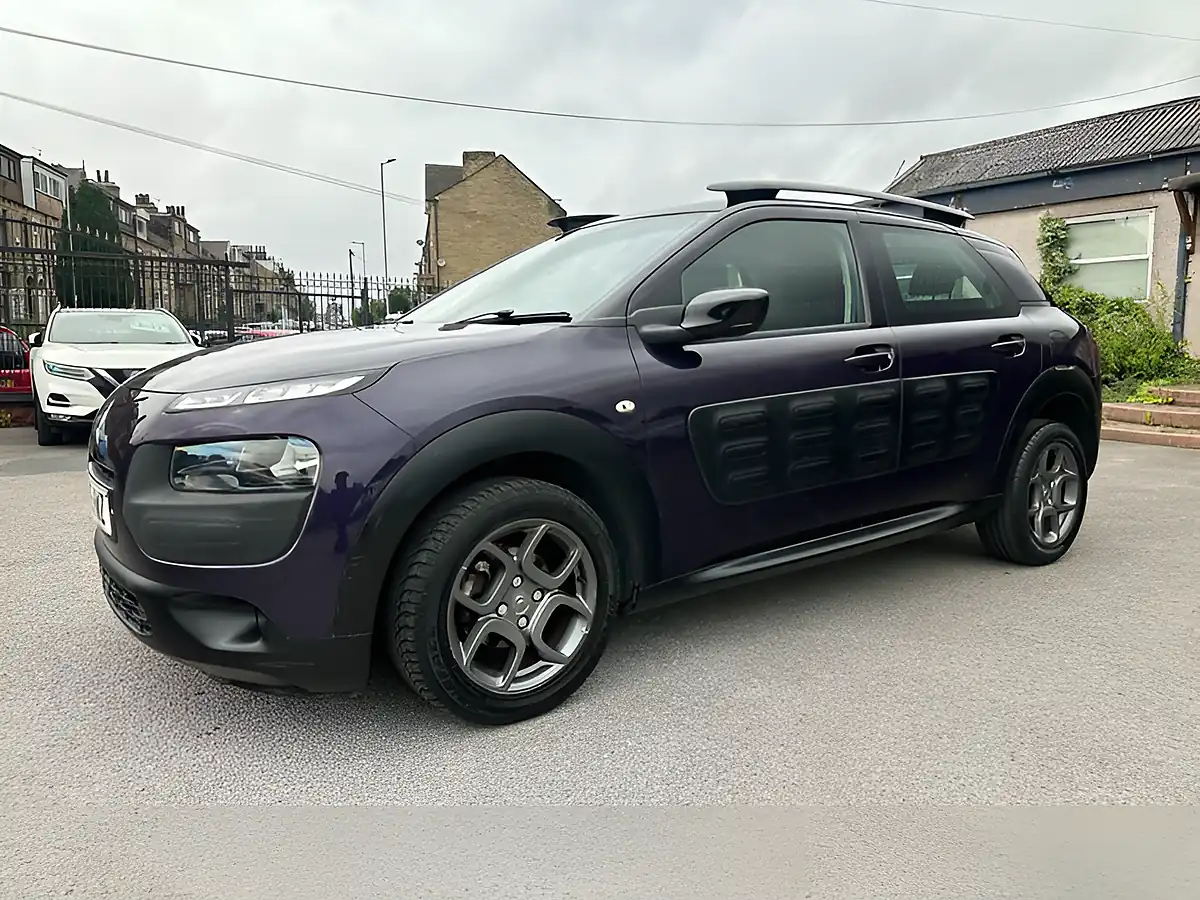 Used 2015 Citroen C4 Cactus Feel Purple - Interior and Exterior details 4