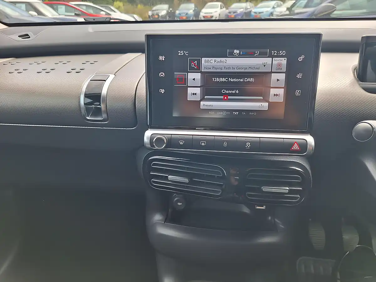 Used 2015 Citroen C4 Cactus Feel Purple - Interior and Exterior details 13