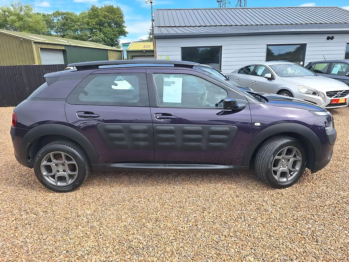 Used 2015 Citroen C4 Cactus Feel Purple - Interior and Exterior details 14