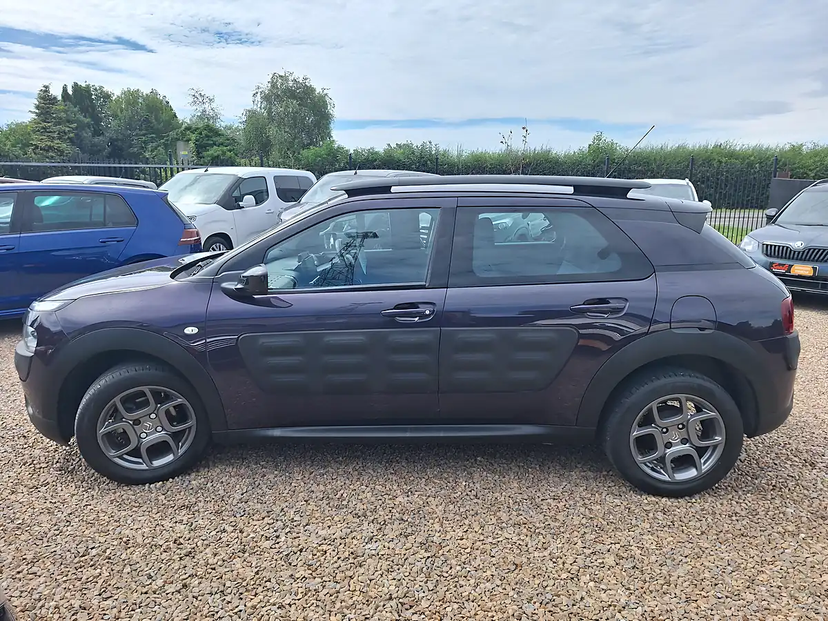 Used 2015 Citroen C4 Cactus Feel Purple - Interior and Exterior details 4