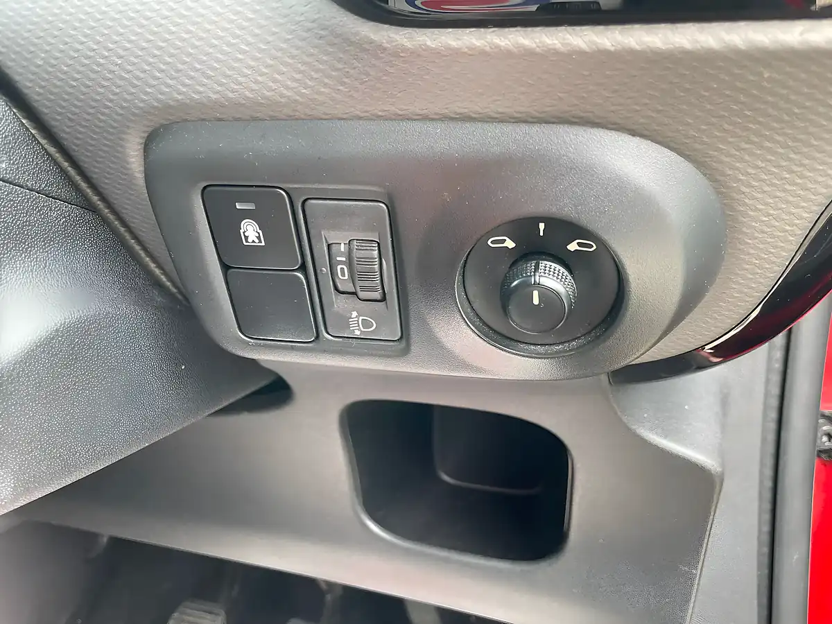 Used 2015 Citroen C4 Cactus Feel Red - Interior and Exterior details 19
