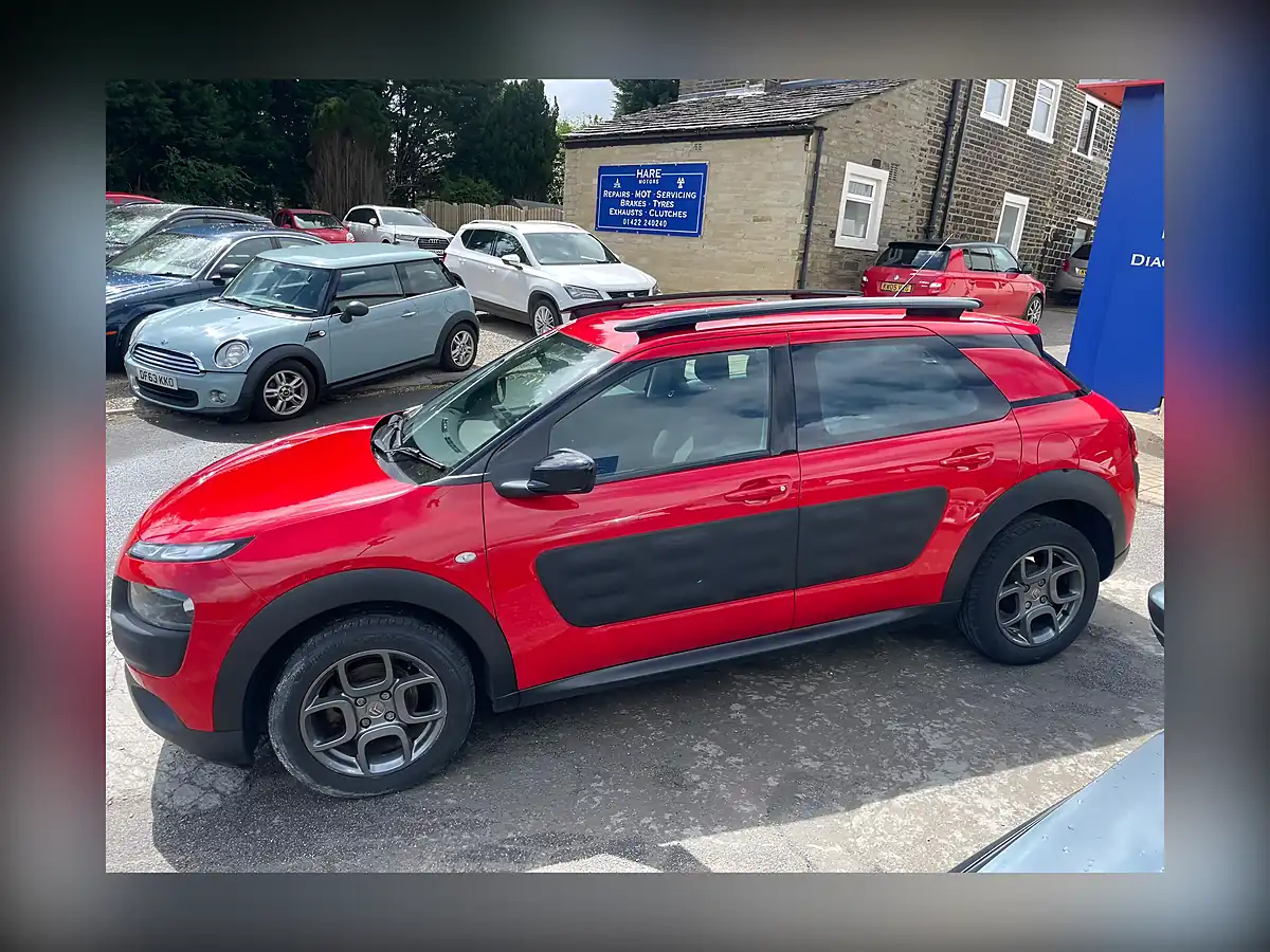 Used 2015 Citroen C4 Cactus Feel Red - Interior and Exterior details 3