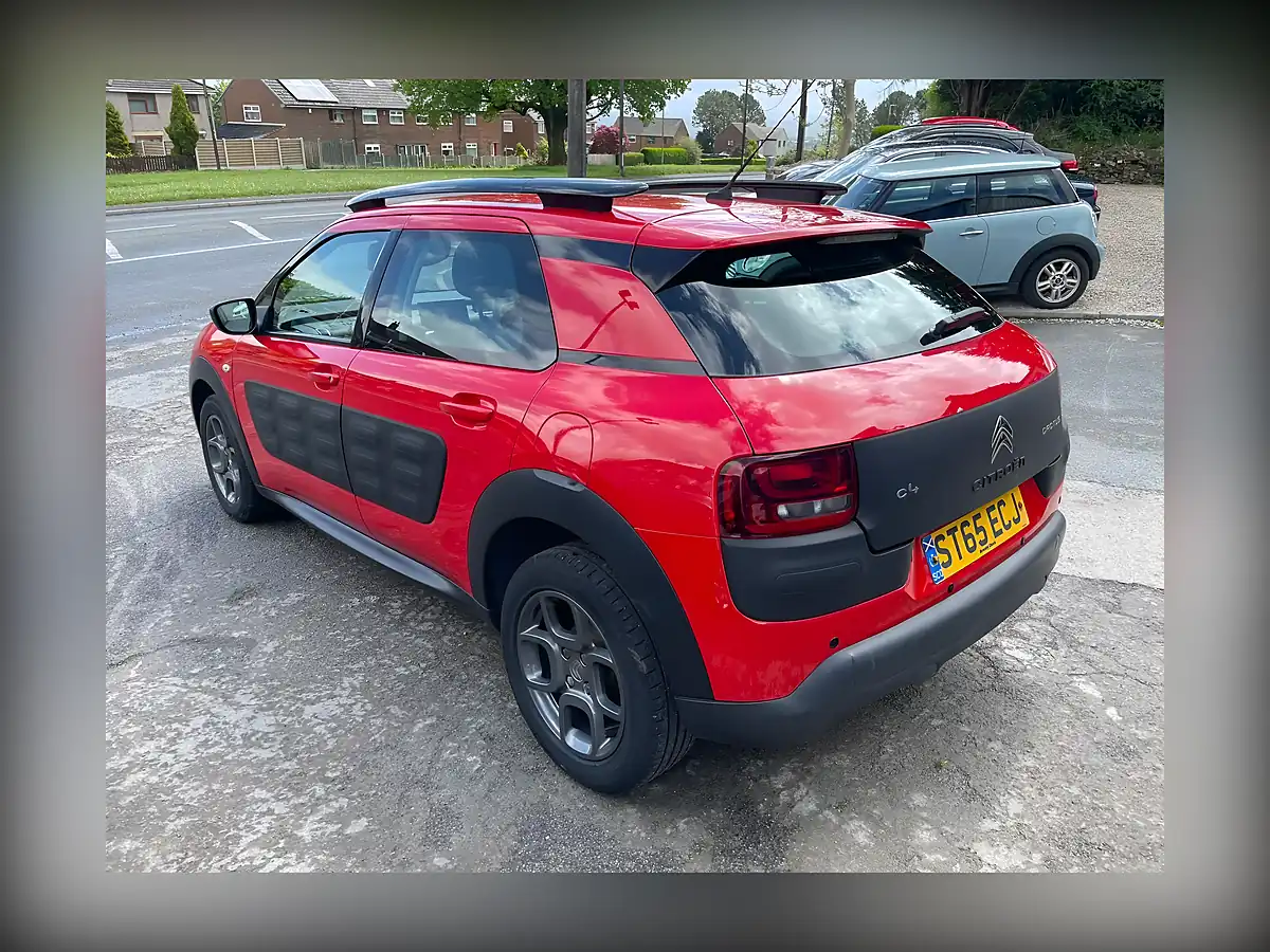 Used 2015 Citroen C4 Cactus Feel Red - Interior and Exterior details 4