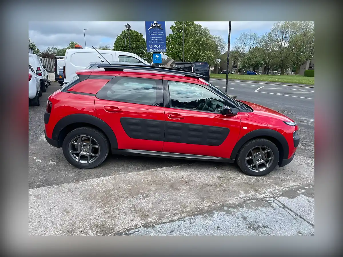 Used 2015 Citroen C4 Cactus Feel Red - Interior and Exterior details 7