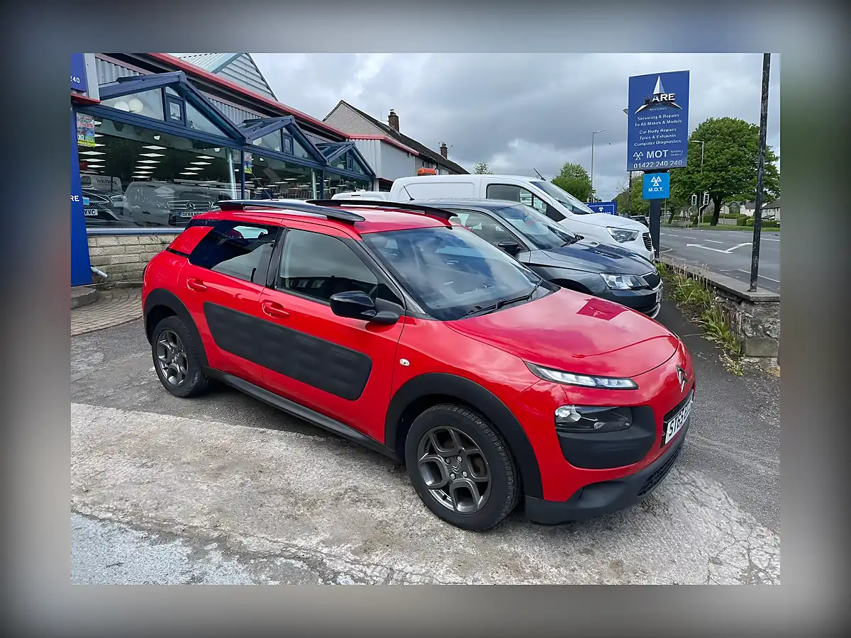 Used 2015 Citroen C4 Cactus Feel Red - Interior and Exterior details 8
