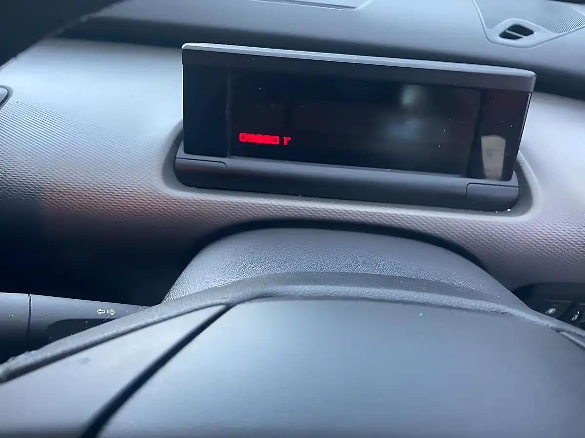Used 2015 Citroen C4 Cactus Feel White - Interior and Exterior details 16