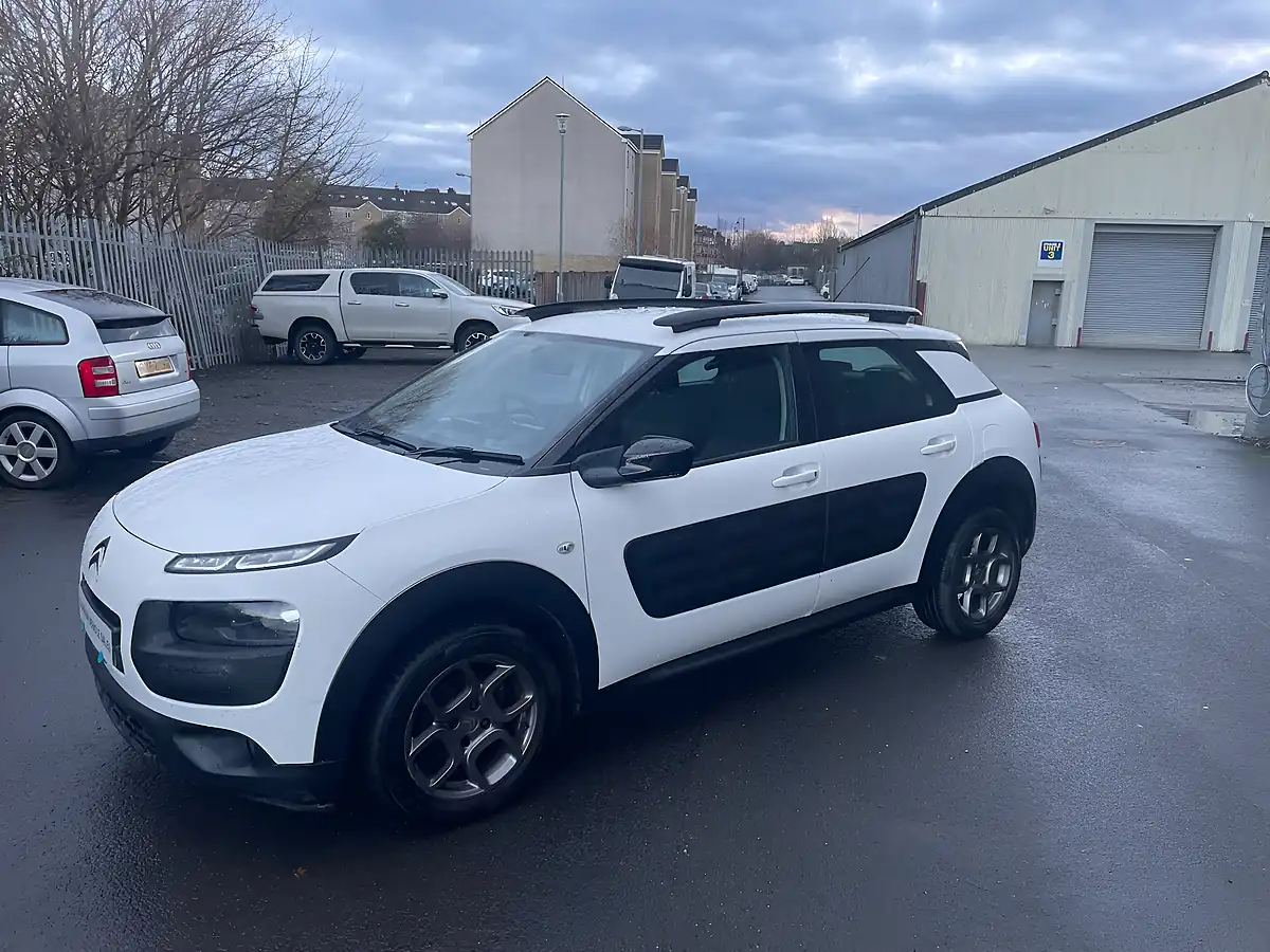Used 2015 Citroen C4 Cactus Feel White - Interior and Exterior details 3