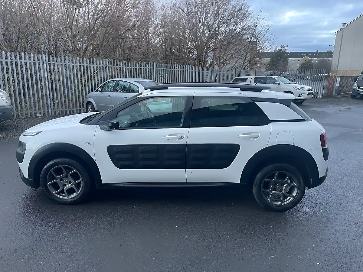 Used 2015 Citroen C4 Cactus Feel White - Interior and Exterior details 6