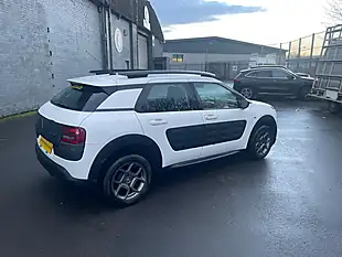 Used 2015 Citroen C4 Cactus Feel White - Interior and Exterior details 7
