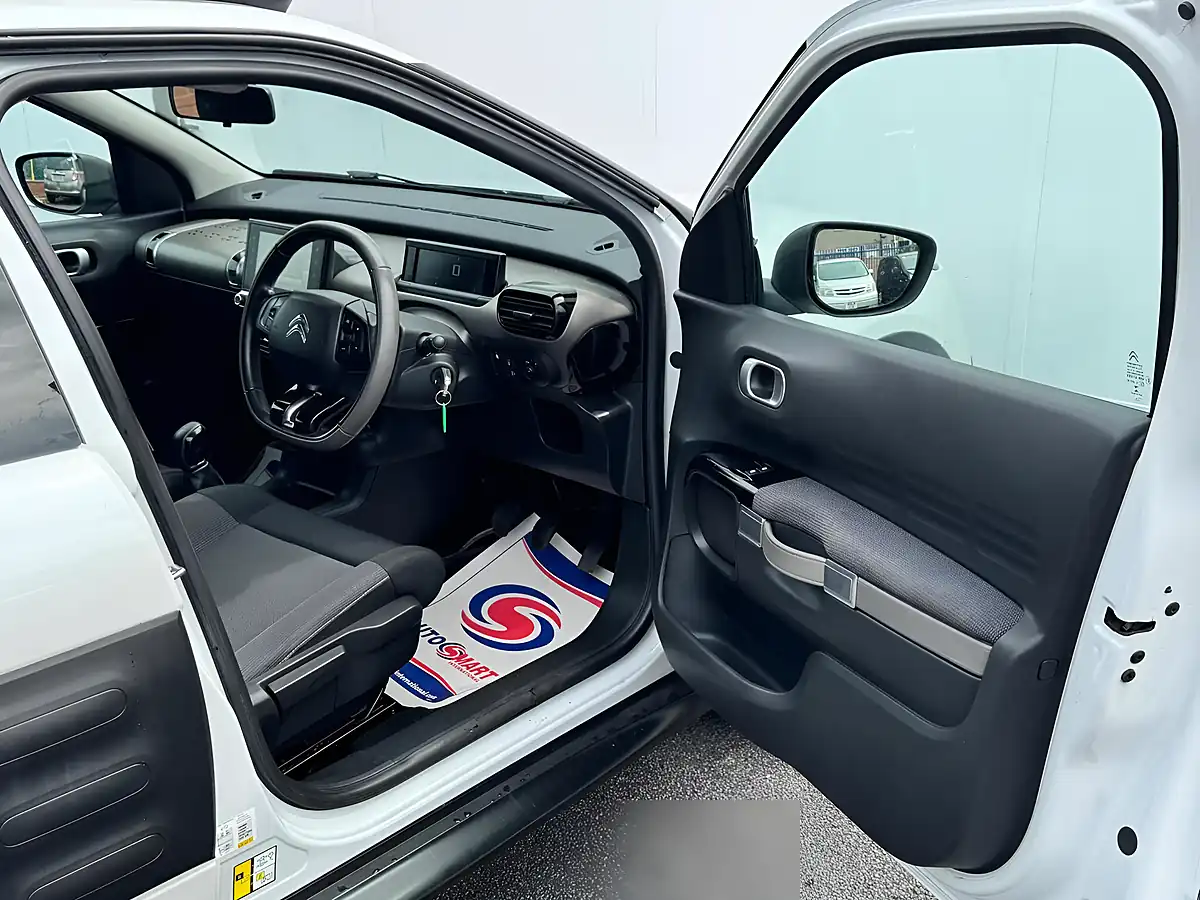 Used 2015 Citroen C4 Cactus Feel White - Interior and Exterior details 12