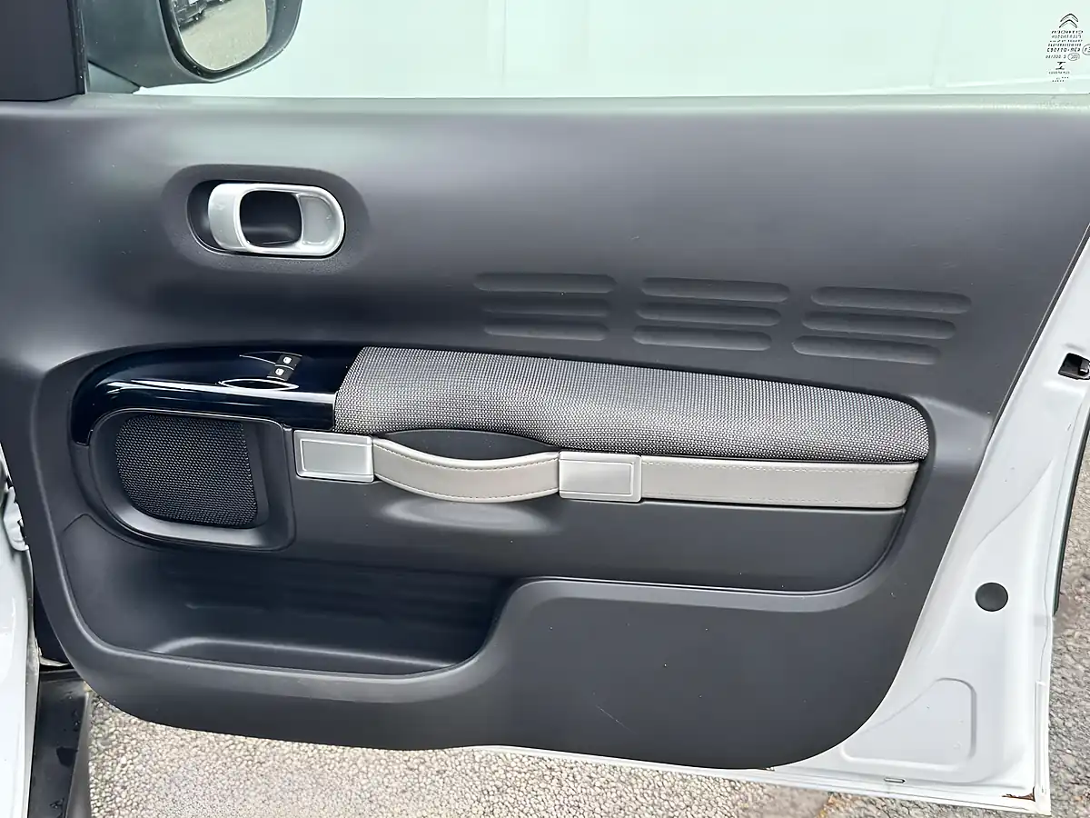Used 2015 Citroen C4 Cactus Feel White - Interior and Exterior details 13