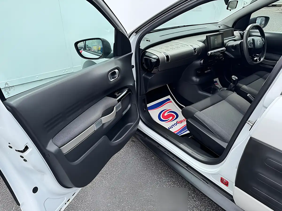 Used 2015 Citroen C4 Cactus Feel White - Interior and Exterior details 15
