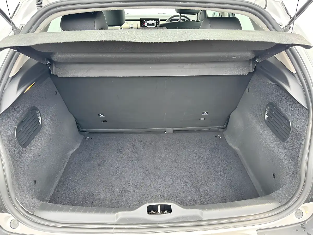 Used 2015 Citroen C4 Cactus Feel White - Interior and Exterior details 16
